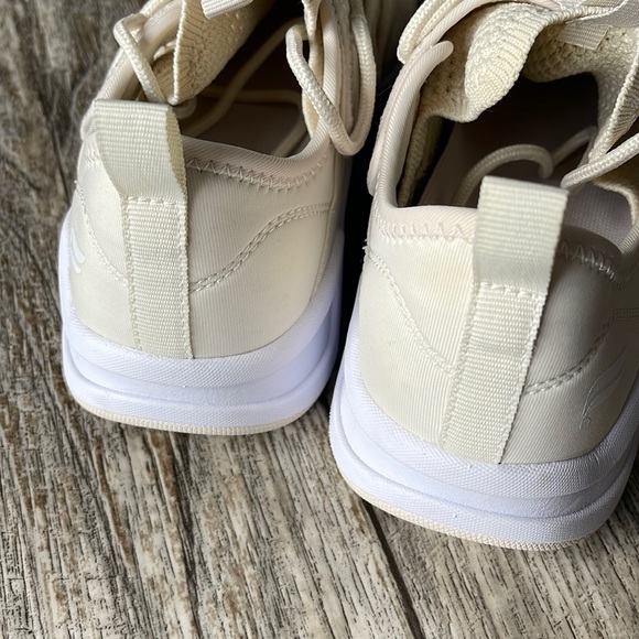 🌟Fabletics 🌟Brookside 🌟Performance
Sneaker, 9 - Picture 6 of 13